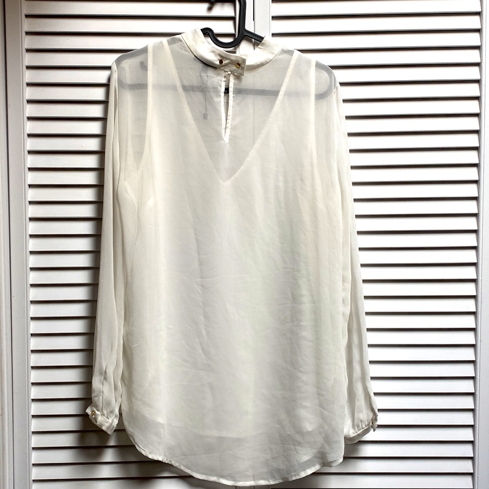 Beautiful light blouse size M ππ - Picture 4 of 5